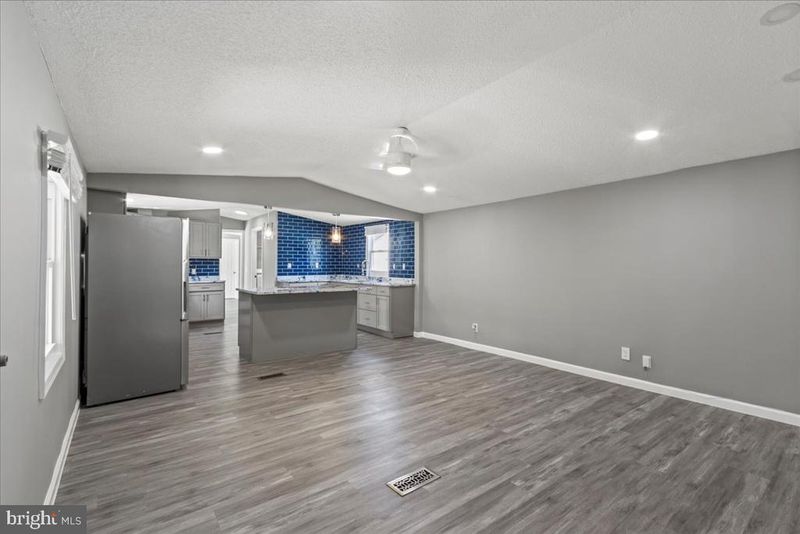 92 Patuxent Mobile Est, Lothian, MD 20711