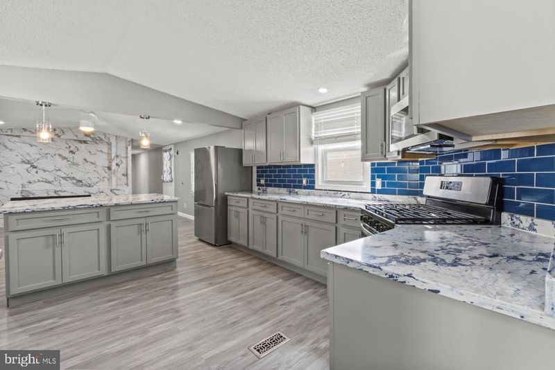 92 Patuxent Mobile Est, Lothian, MD 20711