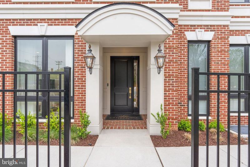 1626 Chain Bridge Rd, Mclean, VA 22101