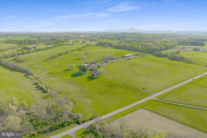 42880 Spinks Ferry Rd, Leesburg, VA 20176