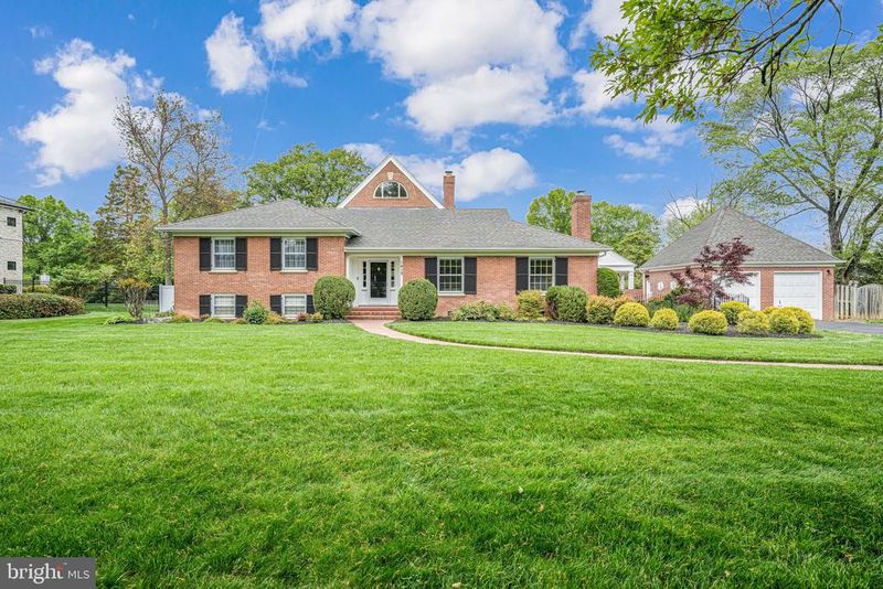 1419 Janneys Ln, Alexandria, VA 22302