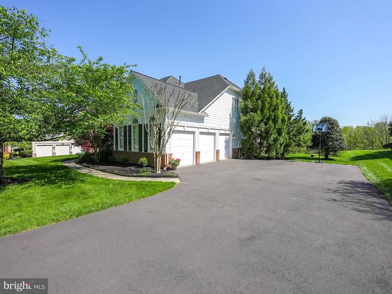 40729 Carry Back Ln, Leesburg, VA 20176