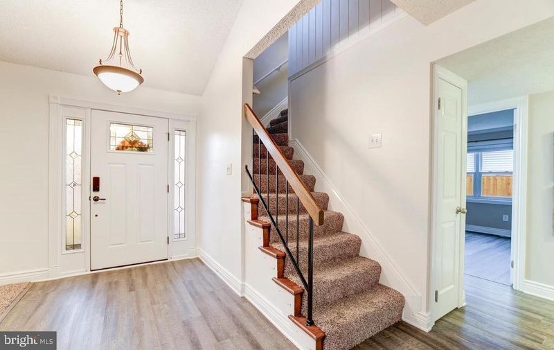 236 E Juniper Ave, Sterling, VA 20164