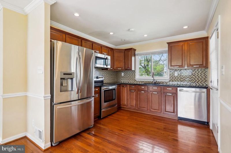 8300 26th Pl, Adelphi, MD 20783