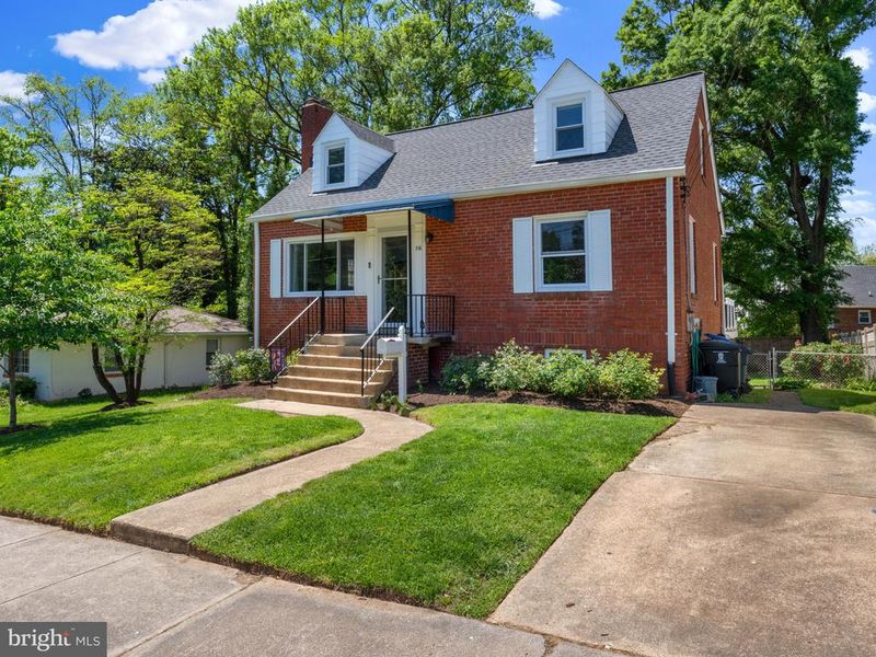 716 N Buchanan St, Arlington, VA 22203