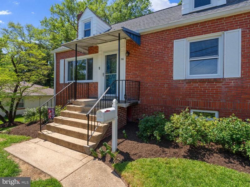 716 N Buchanan St, Arlington, VA 22203
