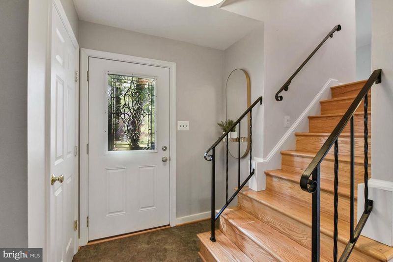 2241 Senseney Ln, Falls Church, VA 22043