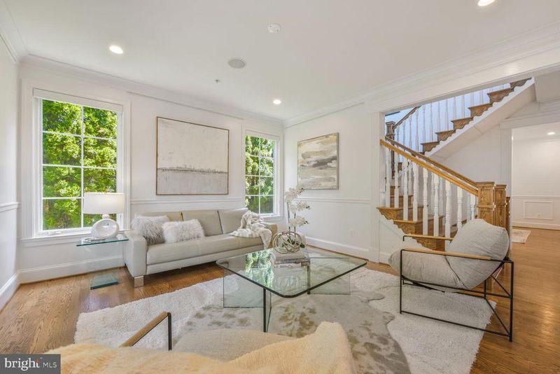 5608 Durbin Rd, Bethesda, MD 20814
