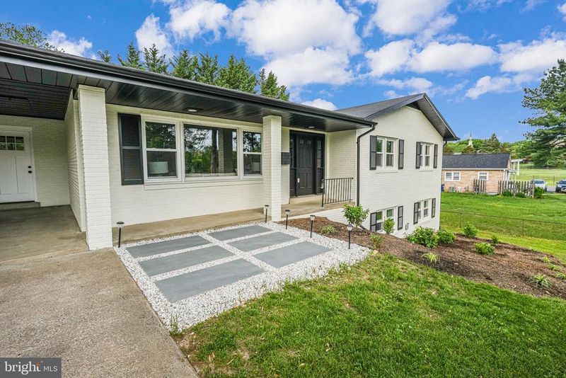 3300 Red Pine St, Falls Church, VA 22041