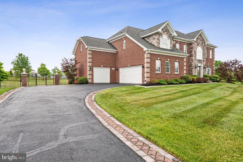 13106 Hunters Ridge Ln, Bowie, MD 20721
