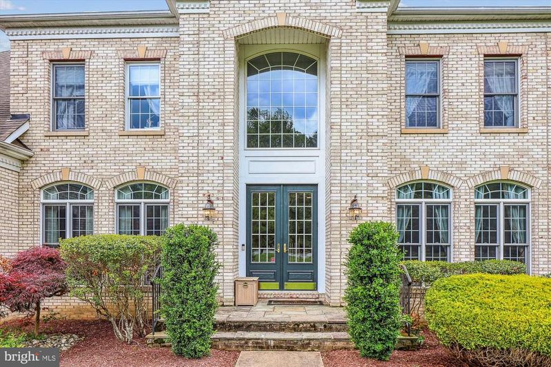 4 Hidden Ponds Ct, Gaithersburg, MD 20878