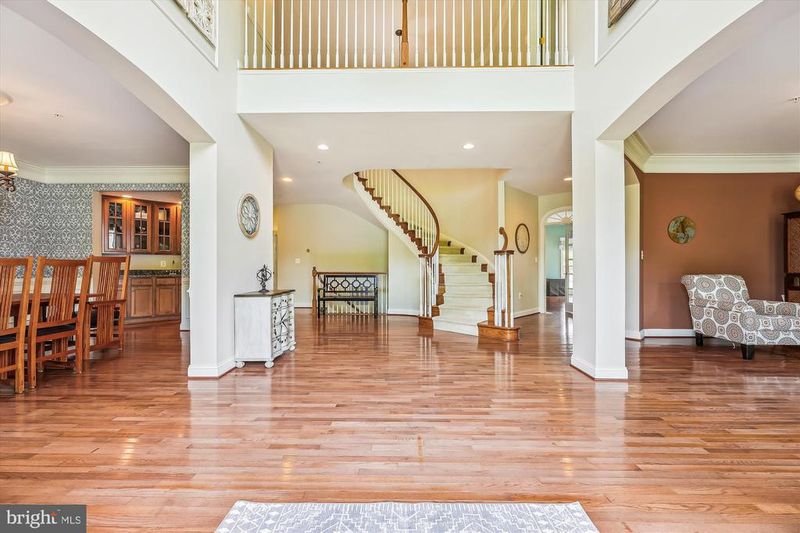 4 Hidden Ponds Ct, Gaithersburg, MD 20878