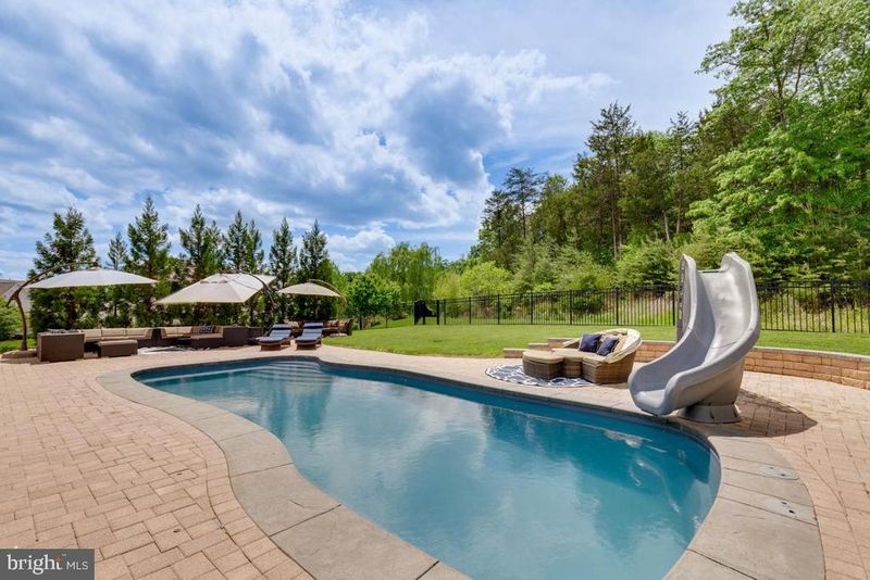 40999 Waxwing Dr, Leesburg, VA 20175