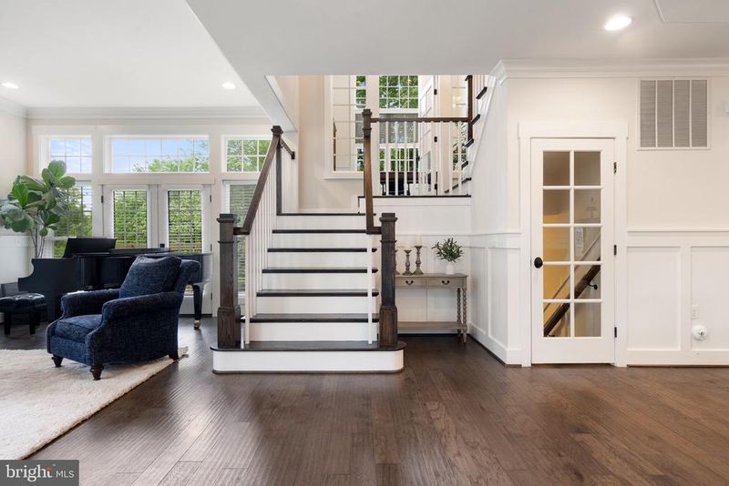 3528 Schuerman House Dr, Fairfax, VA 22031