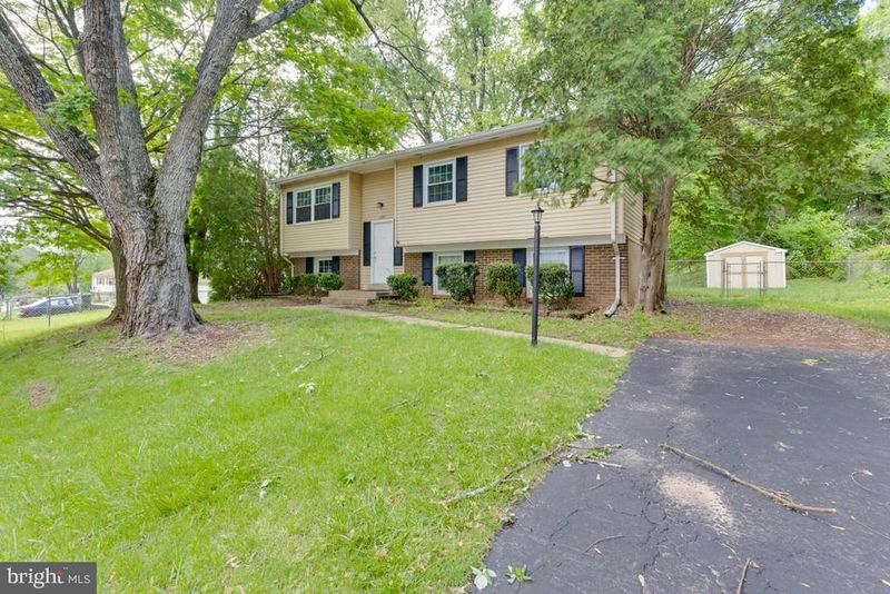 5308 Macwood Dr, Woodbridge, VA 22193