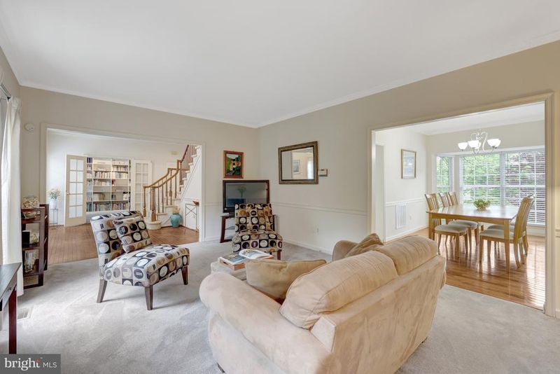 30125 Merchant Ct, Great Falls, VA 22066