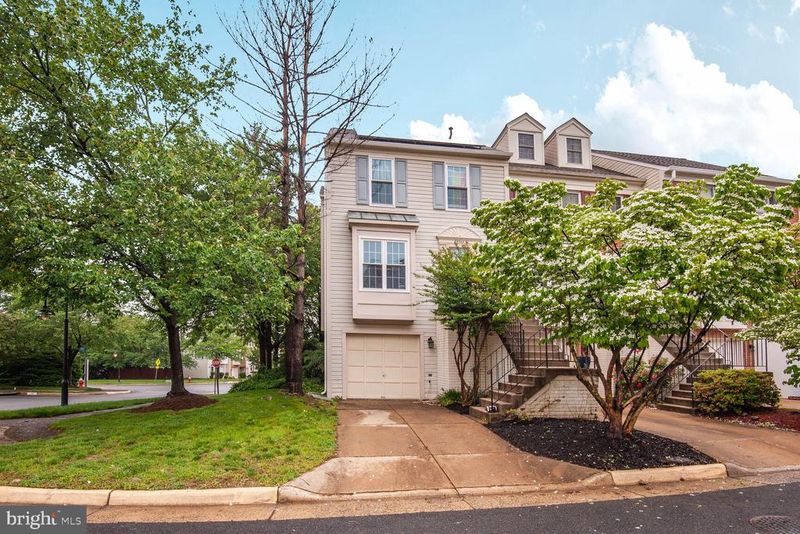 45544 Whitcomb Sq, Sterling, VA 20166