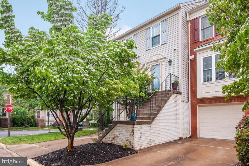 45544 Whitcomb Sq, Sterling, VA 20166