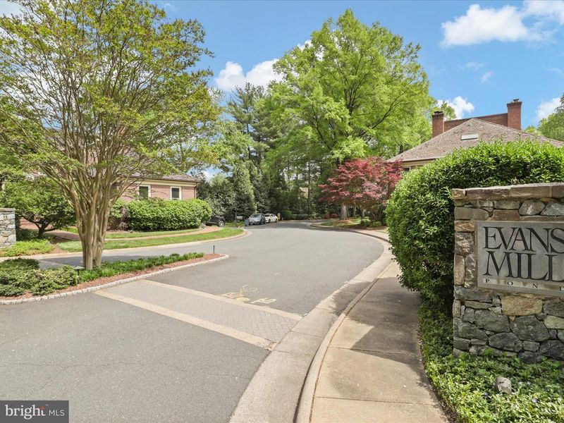 7287 Evans Mill Rd, Mclean, VA 22101
