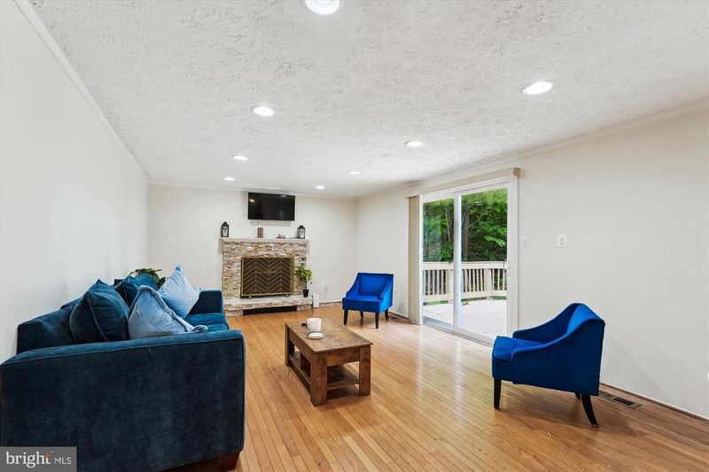7613 Timbercrest Dr, Rockville, MD 20855