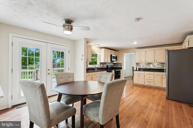 7613 Timbercrest Dr, Rockville, MD 20855