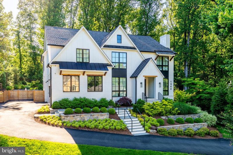1544 Forest Villa Ln, Mclean, VA 22101