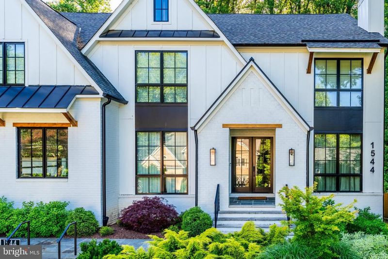 1544 Forest Villa Ln, Mclean, VA 22101