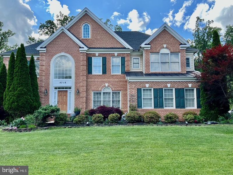 4718 Village Dr, Fairfax, VA 22030