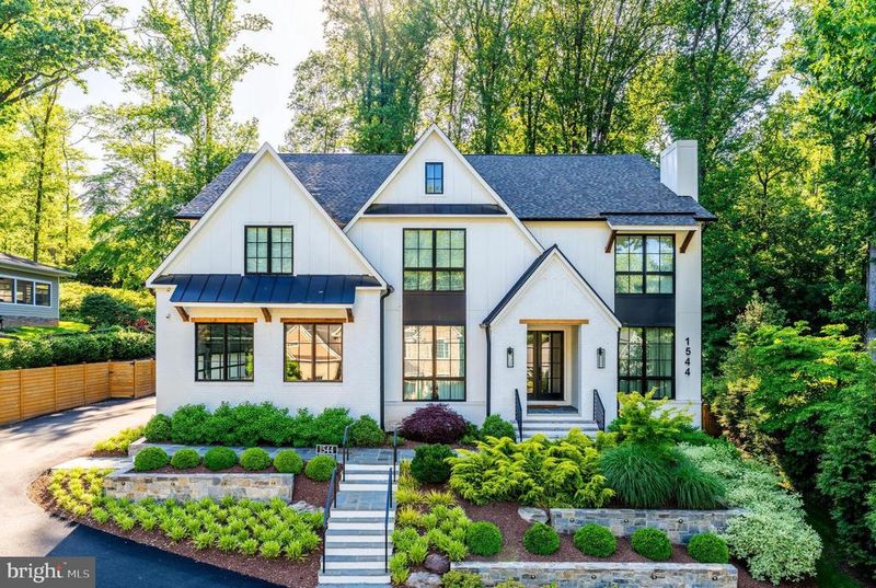 1544 Forest Villa Ln, Mclean, VA 22101