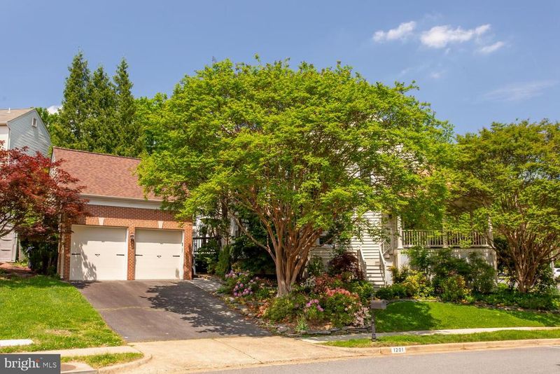 1201 Dartmouth Rd, Alexandria, VA 22314