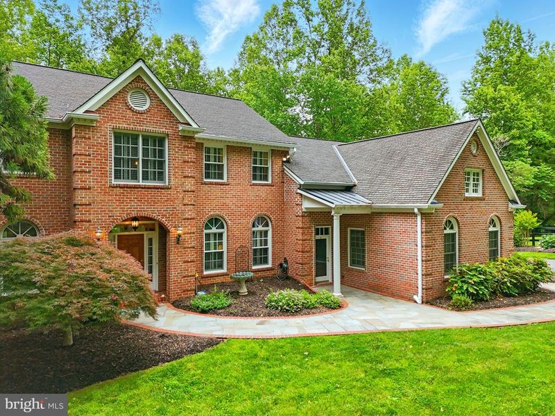 8390 Sylvan Way, Clifton, VA 20124