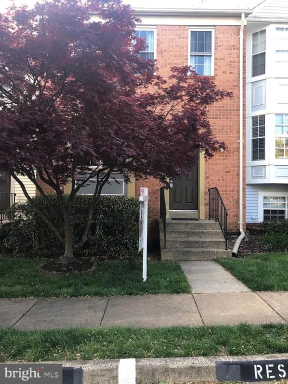 7916 Peyton Forest Trl, Annandale, VA 22003