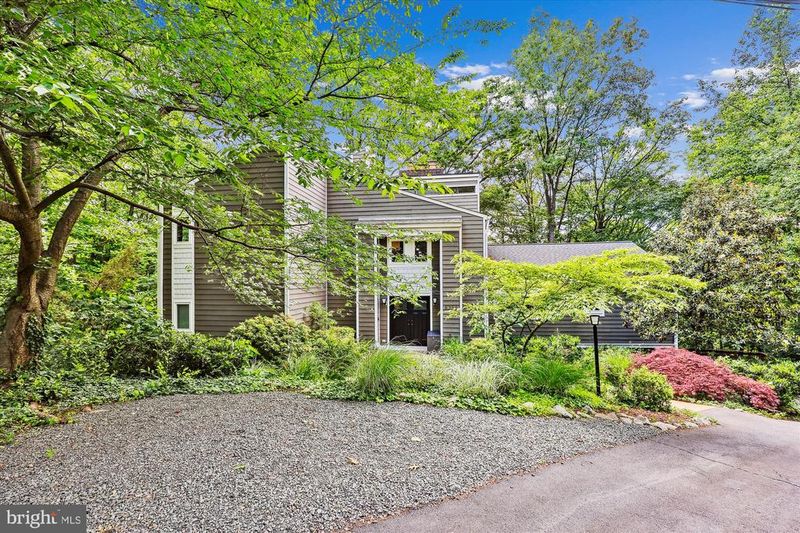 6364 Evangeline Ln, Alexandria, VA 22312