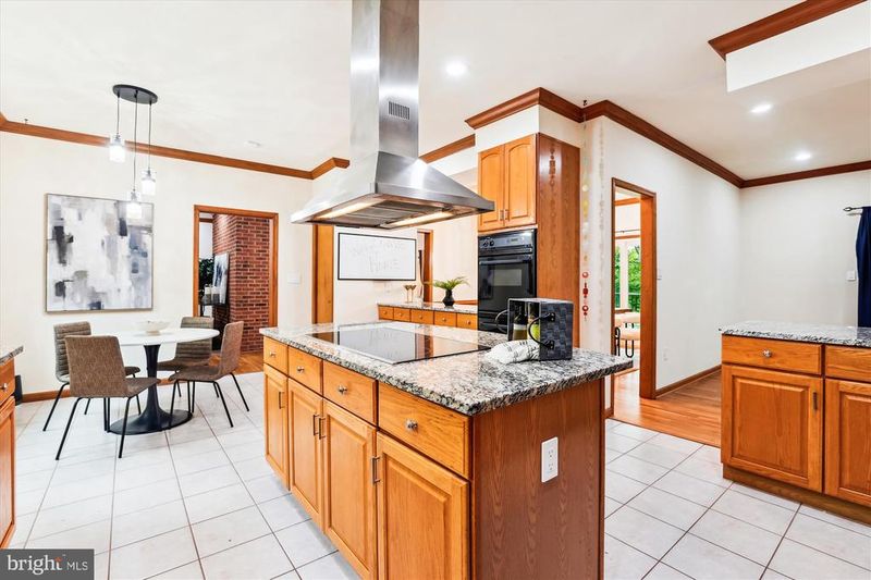 6364 Evangeline Ln, Alexandria, VA 22312