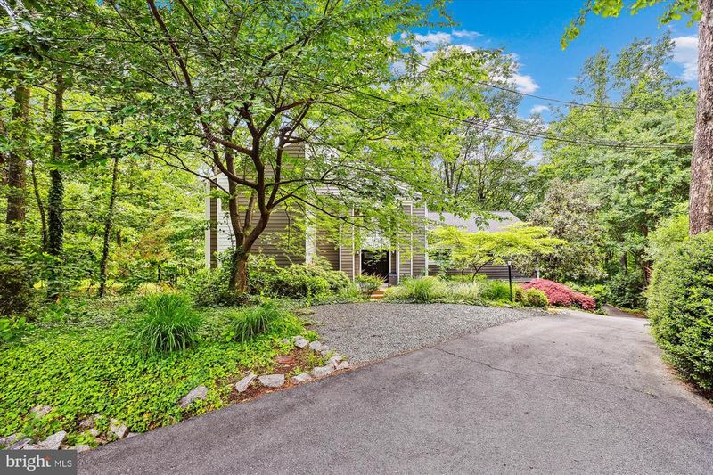 6364 Evangeline Ln, Alexandria, VA 22312