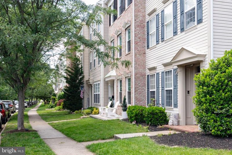 42838 Cedar Hedge St, Chantilly, VA 20152