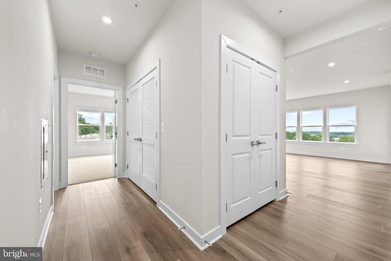 46270 Mount Allen Ter #300, Sterling, VA 20164