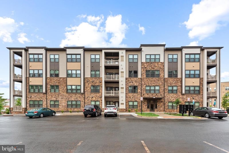 46270 Mount Allen Ter #300, Sterling, VA 20164