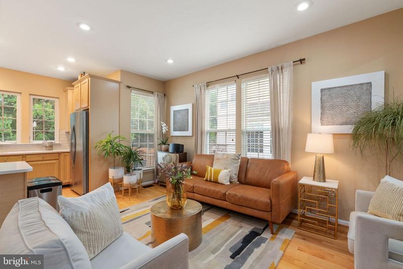 6737 Applemint Ln, Alexandria, VA 22310