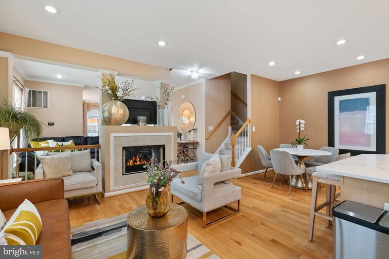 6737 Applemint Ln, Alexandria, VA 22310