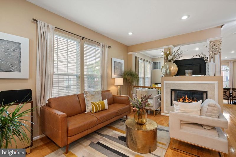 6737 Applemint Ln, Alexandria, VA 22310