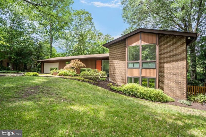 3004 Cunningham Dr, Alexandria, VA 22309