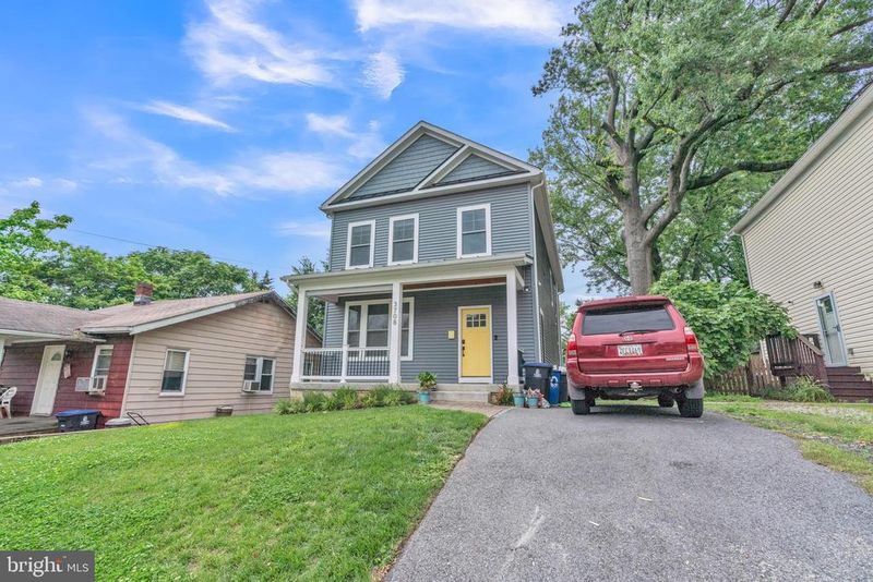 3708 37th St, Mount Rainier, MD 20712