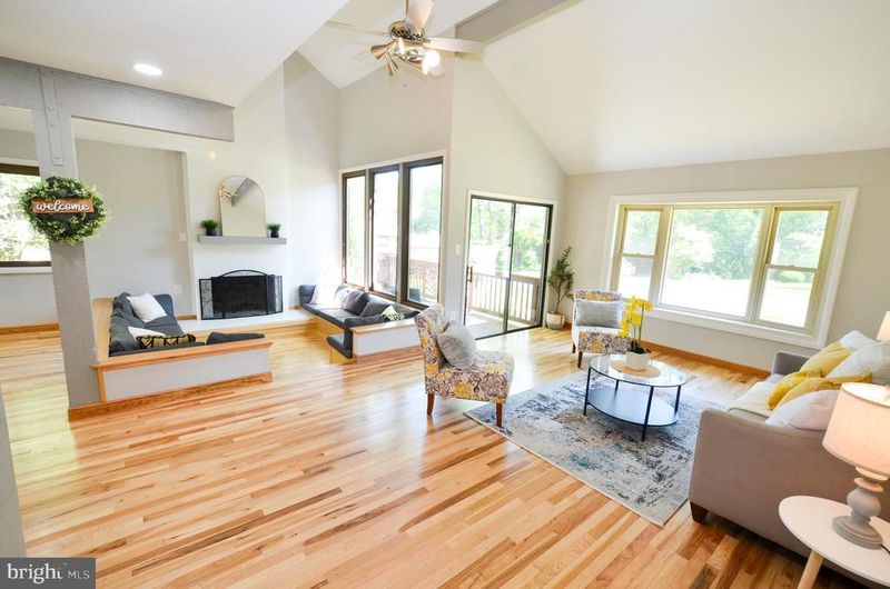 10601 Fiesta Rd, Fairfax, VA 22032