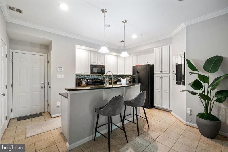 2593 Eastbourne Dr, Woodbridge, VA 22191