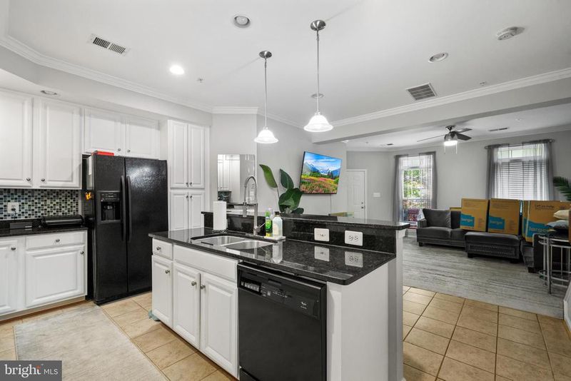 2593 Eastbourne Dr, Woodbridge, VA 22191