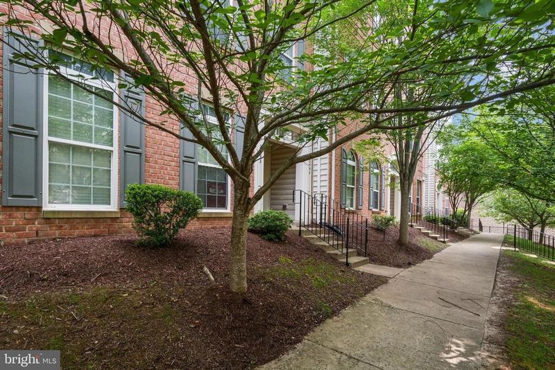 2593 Eastbourne Dr, Woodbridge, VA 22191