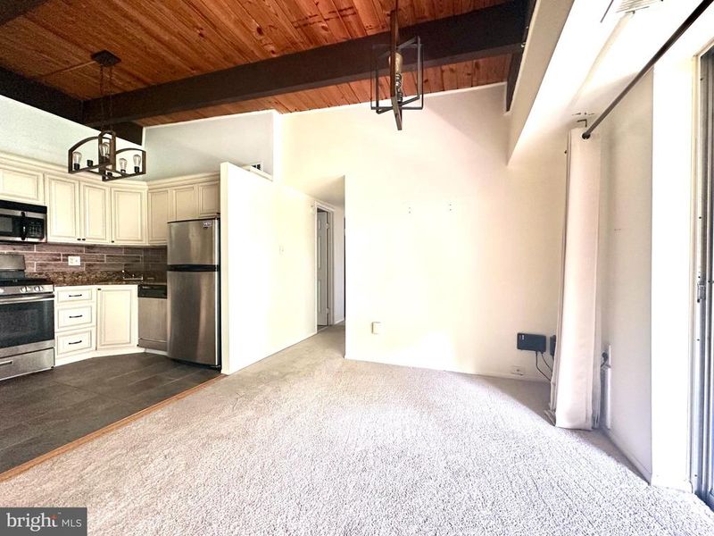 7839 Enola St #204, Mclean, VA 22102