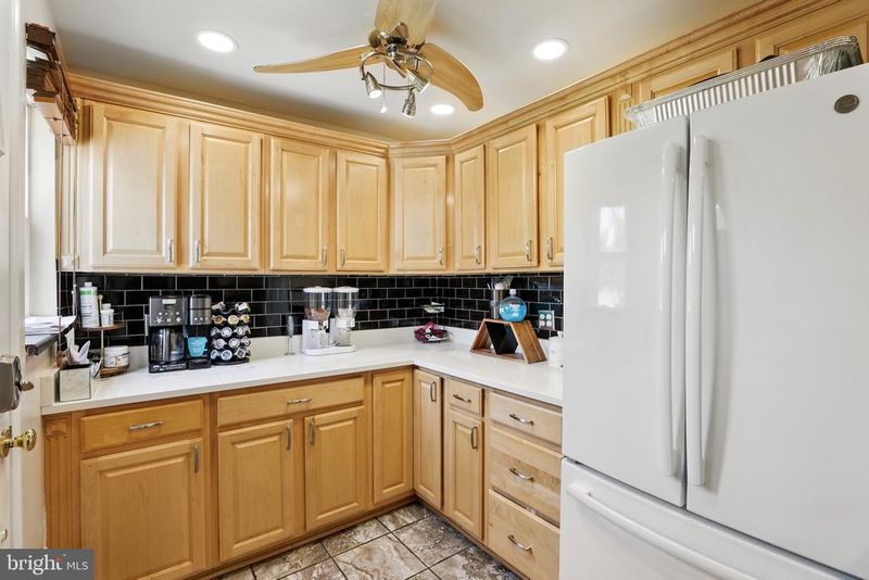 6836 Standish Dr, Hyattsville, MD 20784