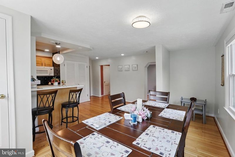 6836 Standish Dr, Hyattsville, MD 20784